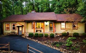 Beautiful Chalet With Fireplace And Large Game Room