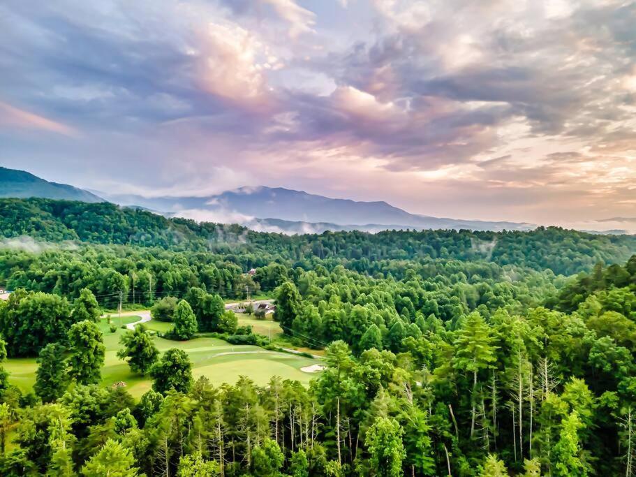 Beautiful Chalet With Fireplace And Large Game Room Gatlinburg Exterior photo